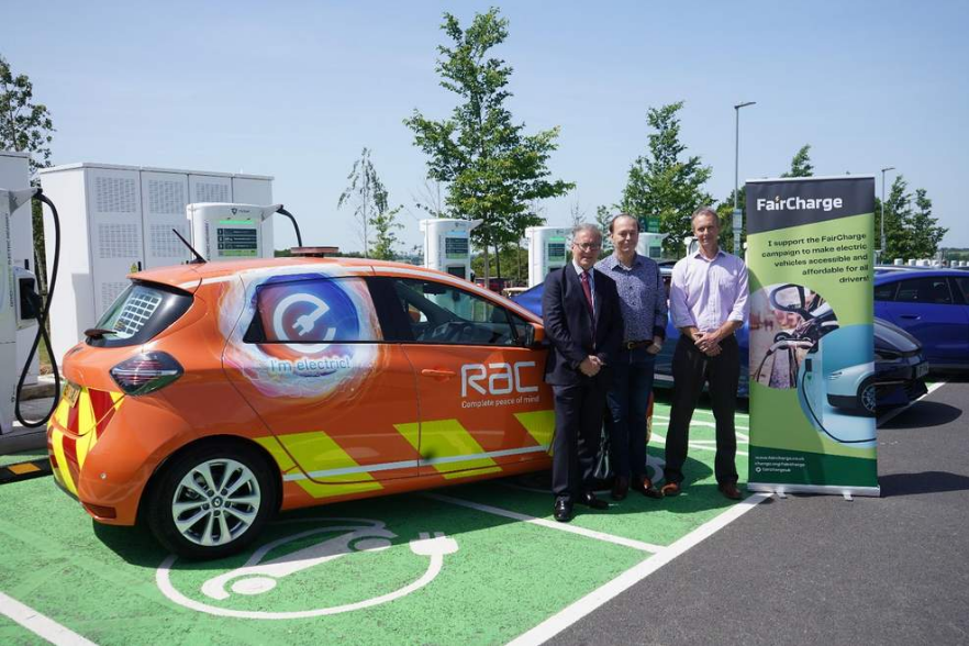 Rugby MP Mark Pawsey has backed a national EV campaign launched by motoring journalist Quentin Willson to ensure that drivers of electric cars pay a fair amount wherever they charge their cars.